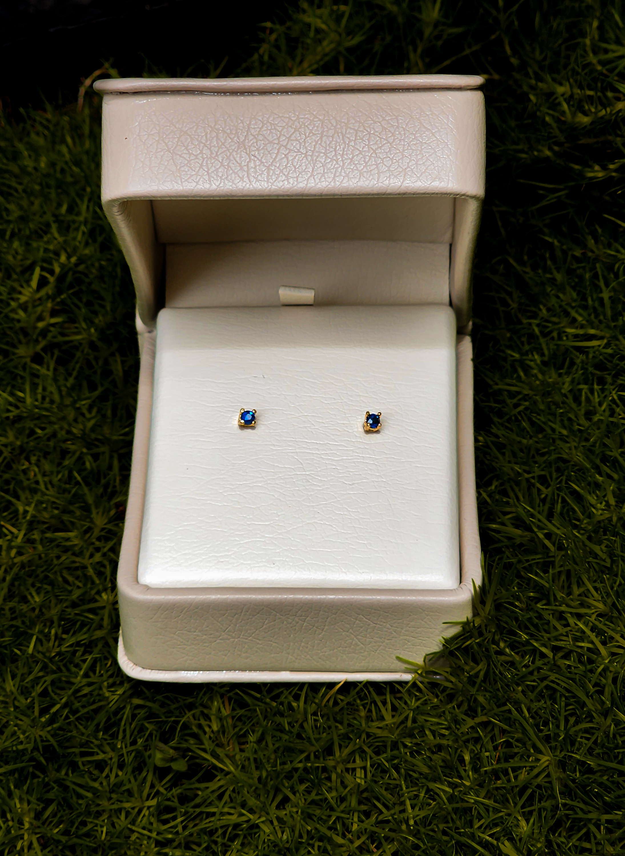 Topos oro 18kt con zafiros 