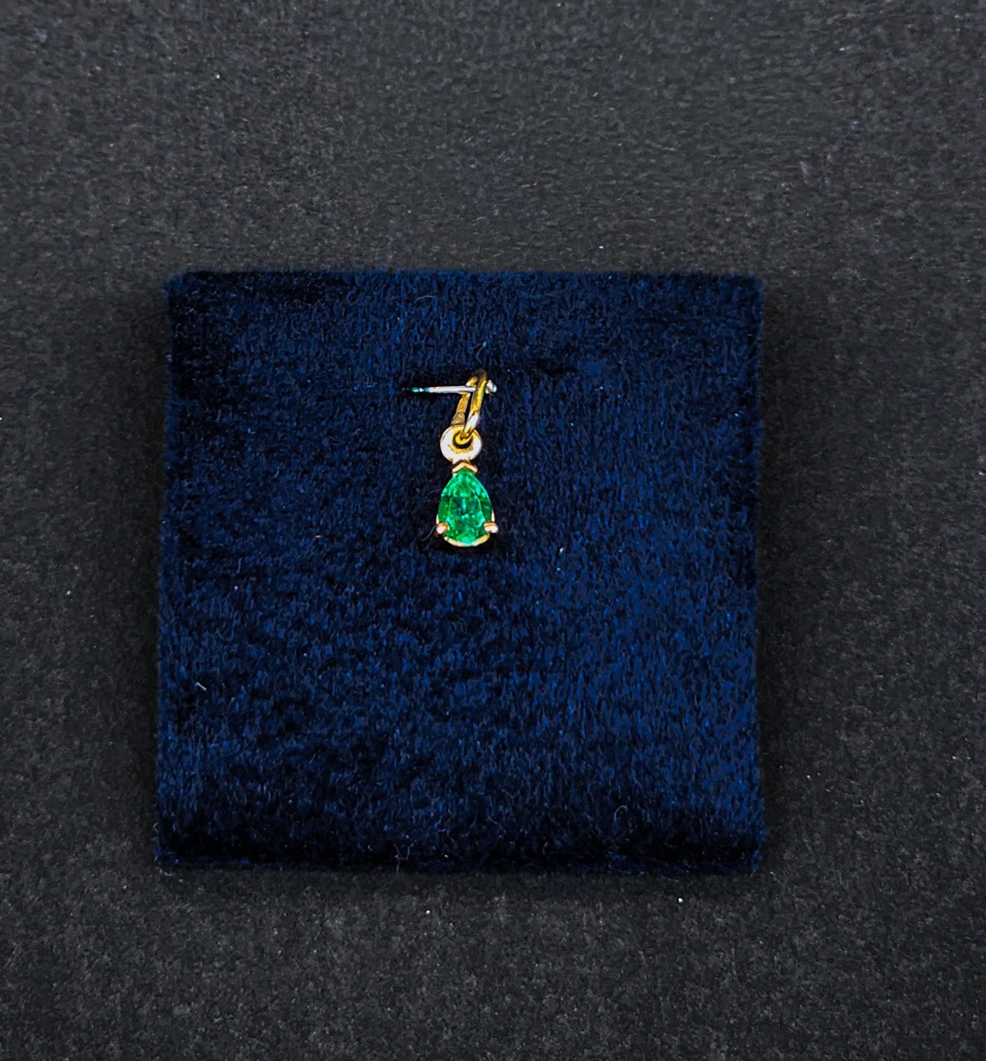 Dije oro 18kt con esmeralda colombiana 