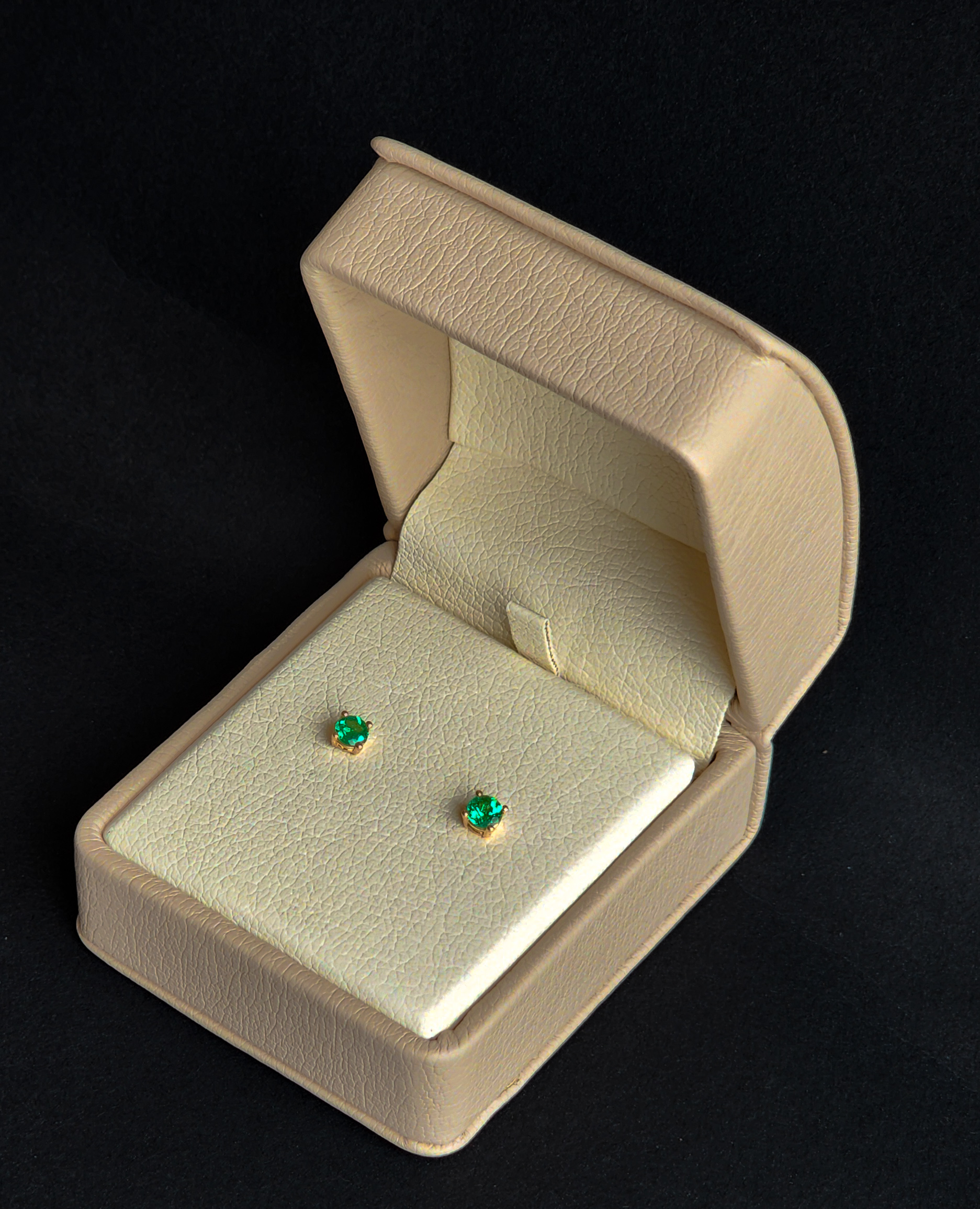 Topos en Oro 18K con Esmeraldas Colombianas